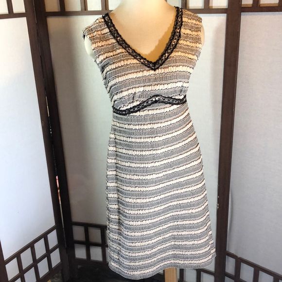 Rabbit Rabbit Rabbit stretchy/lace accents, sleeveless, business casual, comfort - Picture 1 of 14